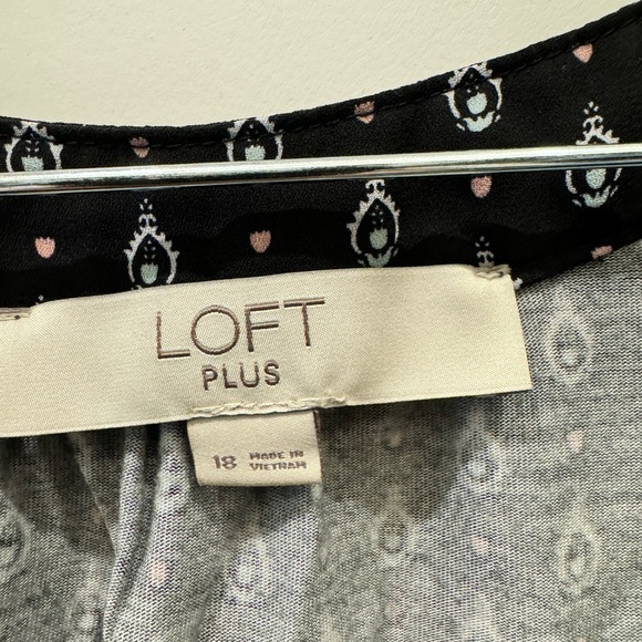 Loft plus tank top size 16 blue and white patterned - Picture 3 of 4